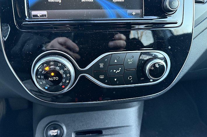 Renault Captur 1.2 TCe Intens , KEYLESS, CARPLAY, NAVI, TREKHAAK, CRUISE CONTROLE, ZELF IN PARKEER FUNCTIE, ACHTERUITRIJ CAMERA, DEALERONDERHOUDEN, BOEKJES, NL AUTO, RUIM UITGEVOERDE AUTOMAAT MET LAGE KMS