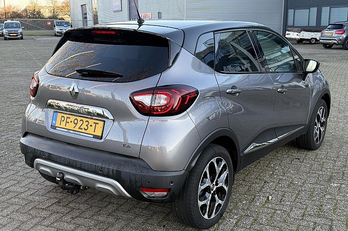 Renault Captur 1.2 TCe Intens , KEYLESS, CARPLAY, NAVI, TREKHAAK, CRUISE CONTROLE, ZELF IN PARKEER FUNCTIE, ACHTERUITRIJ CAMERA, DEALERONDERHOUDEN, BOEKJES, NL AUTO, RUIM UITGEVOERDE AUTOMAAT MET LAGE KMS