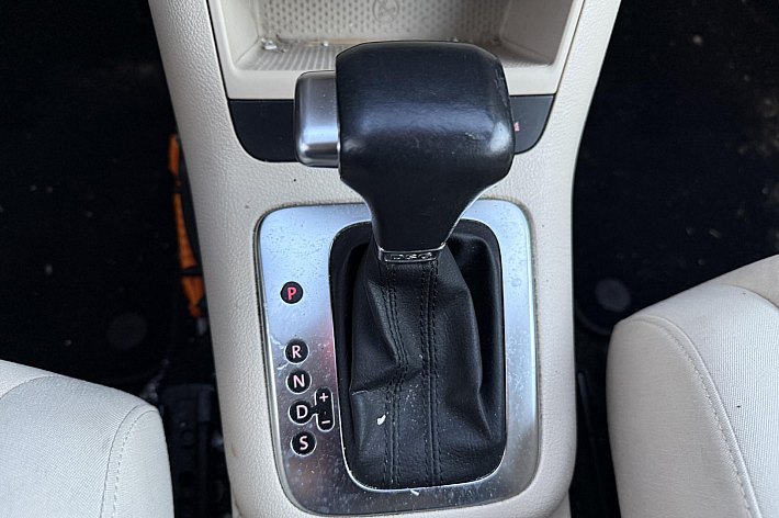 Volkswagen Golf Plus 1.4 TSI Highline , HOOG ZITTER, AIRCO, CRUISE CONTROLE, AUTOMAAT, TREKHAAK, NL AUTO, DEALER ONDERHOUDEN, BOEKJES AANWEZIG, RIJDT EN SCHAKELT SUPER