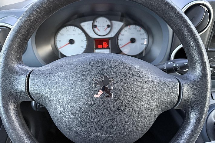 Peugeot Partner Tepee 1.6 VTi XT Style , TREKHAAK, AIRCO, CRUISE CONTROLE, SUPER NETTE AUTO, LUXE INTERIEUR, RECENT GROOT ONDERHOUD GEHAD, BOEKJES AANWEZIG,