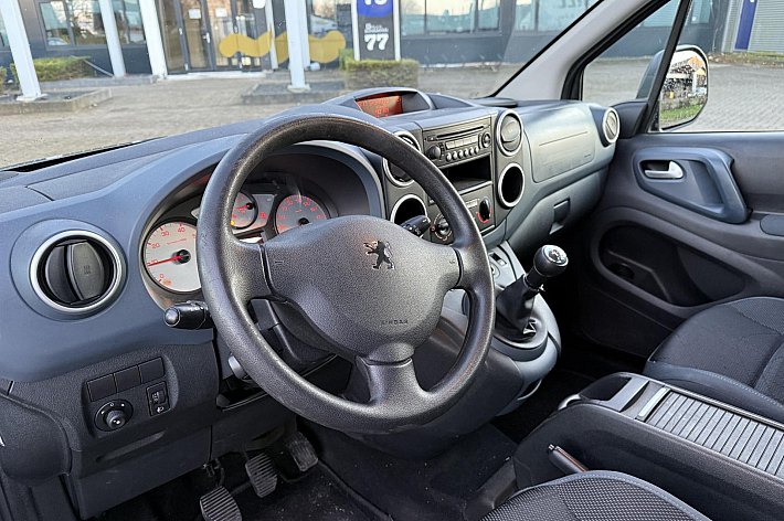Peugeot Partner Tepee 1.6 VTi XT Style , TREKHAAK, AIRCO, CRUISE CONTROLE, SUPER NETTE AUTO, LUXE INTERIEUR, RECENT GROOT ONDERHOUD GEHAD, BOEKJES AANWEZIG,
