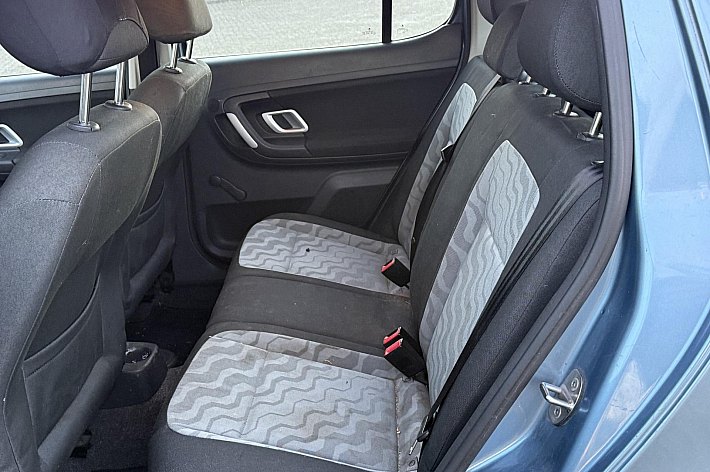 Škoda Fabia 1.2-12V Ambiente , AIRCO, CRUISE CONTROLE, 160.000 KM NAP, INGERUILD, GAAT ZO WEG NAAR LIEFHEBBER, NIET DE MOOISTE, WEL TECHNISCH GOED, VOLLEDIGE ONDERHOUDEN, BOEKJES FACTUREN AANWEZIG, ZELF SCHOONMAKEN