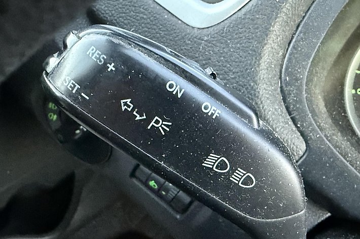 Škoda Fabia 1.2-12V Ambiente , AIRCO, CRUISE CONTROLE, 160.000 KM NAP, INGERUILD, GAAT ZO WEG NAAR LIEFHEBBER, NIET DE MOOISTE, WEL TECHNISCH GOED, VOLLEDIGE ONDERHOUDEN, BOEKJES FACTUREN AANWEZIG, ZELF SCHOONMAKEN