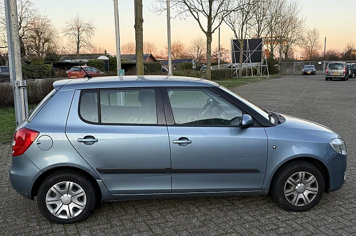 Škoda Fabia 1.2-12V Ambiente , AIRCO, CRUISE CONTROLE, 160.000 KM NAP, INGERUILD, GAAT ZO WEG NAAR LIEFHEBBER, NIET DE MOOISTE, WEL TECHNISCH GOED, VOLLEDIGE ONDERHOUDEN, BOEKJES FACTUREN AANWEZIG, ZELF SCHOONMAKEN