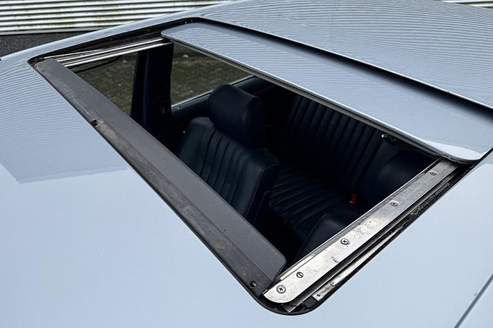 Mercedes-Benz S-Klasse 280 S , AIRCO, VOLLEDER INTERIEUR, SCHUIF/KANTELDAK, NIEUWE SCHOKBREKERS, NWE REMMEN, NWE CONTINETAL BANDEN, 4 X ELECTRISCHE RAMEN, RECHTER BUITEN SPIEGEL ELECTRISCH, 167.548 KM, BOEKJES AANWEZIG, MOTOR VOLLEDIGE REVISIE GEHAD, NWE CARBERATUR, MOTOR LOOPT