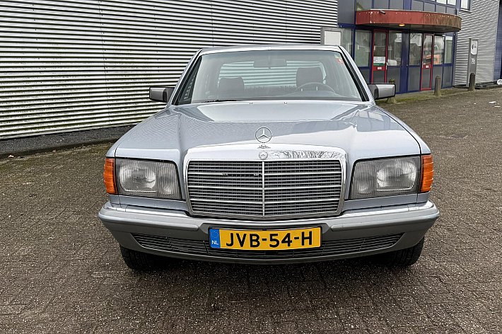 Mercedes-Benz S-Klasse 280 S , AIRCO, VOLLEDER INTERIEUR, SCHUIF/KANTELDAK, NIEUWE SCHOKBREKERS, NWE REMMEN, NWE CONTINETAL BANDEN, 4 X ELECTRISCHE RAMEN, RECHTER BUITEN SPIEGEL ELECTRISCH, 167.548 KM, BOEKJES AANWEZIG, MOTOR VOLLEDIGE REVISIE GEHAD, NWE CARBERATUR, MOTOR LOOPT