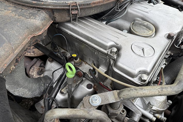 Mercedes-Benz S-Klasse 280 S , AIRCO, VOLLEDER INTERIEUR, SCHUIF/KANTELDAK, NIEUWE SCHOKBREKERS, NWE REMMEN, NWE CONTINETAL BANDEN, 4 X ELECTRISCHE RAMEN, RECHTER BUITEN SPIEGEL ELECTRISCH, 167.548 KM, BOEKJES AANWEZIG, MOTOR VOLLEDIGE REVISIE GEHAD, NWE CARBERATUR, MOTOR LOOPT