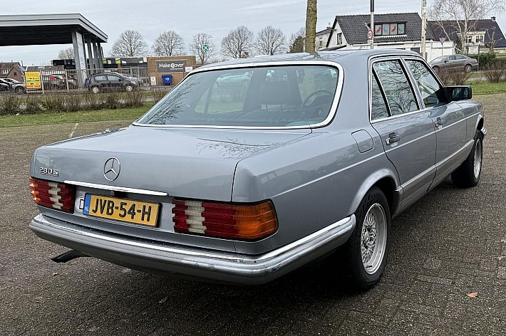 Mercedes-Benz S-Klasse 280 S , AIRCO, VOLLEDER INTERIEUR, SCHUIF/KANTELDAK, NIEUWE SCHOKBREKERS, NWE REMMEN, NWE CONTINENTAL BANDEN, 4 X ELECTRISCHE RAMEN, RECHTER BUITEN SPIEGEL ELECTRISCH, 167.548 KM, BOEKJES AANWEZIG, MOTOR VOLLEDIGE REVISIE GEHAD, NWE CARBERATUR, MOTOR LOOP
