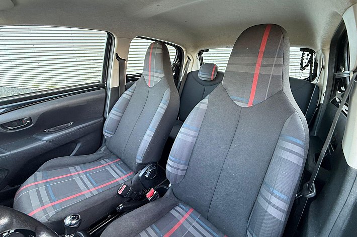 Peugeot 108 1.0 VTi Active , AUTOMAAT, AIRCO, F1 FLIPPERS, SPORTSTUUR, SPORTSTOELEN, BLUETOOTH, USB, 5 DEURS, AUTO RIJDT EN SCHAKELT SUPER, ZEER ZUINIG