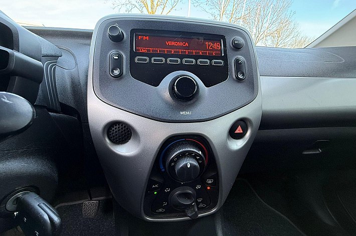 Peugeot 108 1.0 VTi Active , AUTOMAAT, AIRCO, F1 FLIPPERS, SPORTSTUUR, SPORTSTOELEN, BLUETOOTH, USB, 5 DEURS, AUTO RIJDT EN SCHAKELT SUPER, ZEER ZUINIG