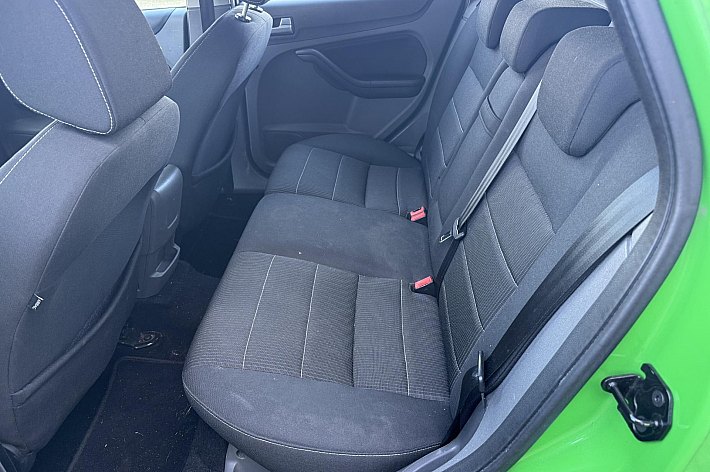Ford FOCUS Wagon 1.6 Titanium , AIRCO, CRUISE, TREKHAAK, INRUILER RIJDT GOED, RADIO/NAVI WERKT NIET, APK 22-6-2026, ZO MEENEMEN VOOR DE LIEFHEBBER, NAKIJKEN EN PROEFRIJDEN GEEN PROBLEEM, GARANTIE GEEN.