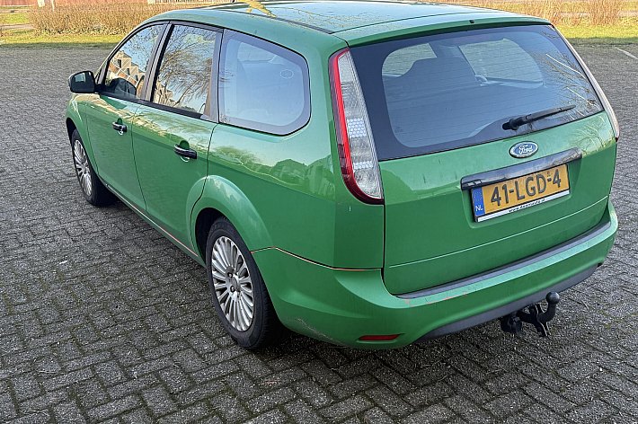 Ford FOCUS Wagon 1.6 Titanium , AIRCO, CRUISE, TREKHAAK, INRUILER RIJDT GOED, RADIO/NAVI WERKT NIET, APK 22-6-2026, ZO MEENEMEN VOOR DE LIEFHEBBER, NAKIJKEN EN PROEFRIJDEN GEEN PROBLEEM, GARANTIE GEEN.
