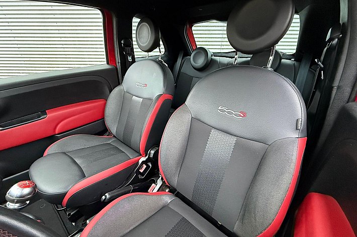 Fiat 500 0.9 TwinAir Turbo 500S , AIRCO, NAVI / CARPLAY, SPORTSTOELEN, SPORTVELGEN, BOEKJES AANWEZIG, RECENT NIEUWE KOPPELING EN VLIEGWIEL GEHAD, SUPER ZUINIG EN TOCH SPORTIEF MET VELE OPTIES