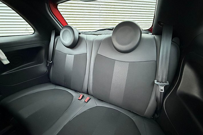 Fiat 500 0.9 TwinAir Turbo 500S , AIRCO, NAVI / CARPLAY, SPORTSTOELEN, SPORTVELGEN, BOEKJES AANWEZIG, RECENT NIEUWE KOPPELING EN VLIEGWIEL GEHAD, SUPER ZUINIG EN TOCH SPORTIEF MET VELE OPTIES