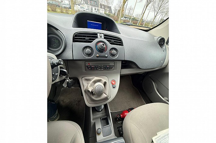 Renault Grand Kangoo Family 1.5 dCi Expression AIRCO, 4 ZITPLAATSEN, INRIJPLAAT, EX INVALIDEAUTO, NU GESCHIKT VOOR SCOOTER/FIETSEN ETC OF VOOR DE EXPORT, GEEN GORDELS ETC VOOR ROLSTOEL AANWEZIG DUS DAAR IS HIJ NIET BRUIKBAAR VOOR !!, RIJDT EN SCHAKELT GOED. MEENEEMPRIJS, NAKIJKEN OF