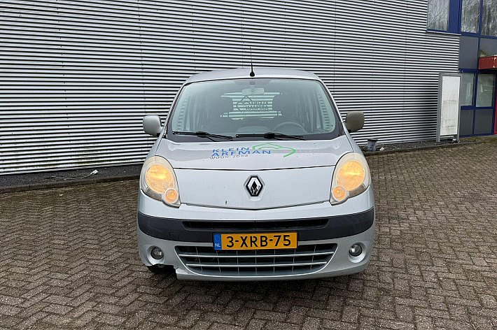 Renault Grand Kangoo Family 1.5 dCi Expression AIRCO, 4 ZITPLAATSEN, INRIJPLAAT, EX INVALIDEAUTO, NU GESCHIKT VOOR SCOOTER/FIETSEN ETC OF VOOR DE EXPORT, GEEN GORDELS ETC VOOR ROLSTOEL AANWEZIG DUS DAAR IS HIJ NIET BRUIKBAAR VOOR !!, RIJDT EN SCHAKELT GOED. MEENEEMPRIJS, NAKIJKEN OF