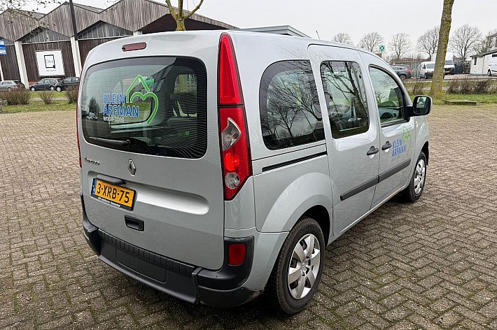 Renault Grand Kangoo Family 1.5 dCi Expression AIRCO, 4 ZITPLAATSEN, INRIJPLAAT, EX INVALIDEAUTO, NU GESCHIKT VOOR SCOOTER/FIETSEN ETC OF VOOR DE EXPORT, GEEN GORDELS ETC VOOR ROLSTOEL AANWEZIG DUS DAAR IS HIJ NIET BRUIKBAAR VOOR !!, RIJDT EN SCHAKELT GOED. MEENEEMPRIJS, NAKIJKEN OF