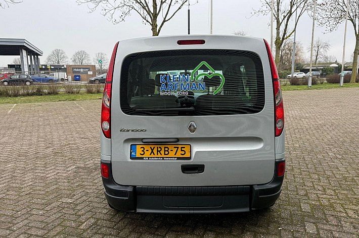 Renault Grand Kangoo Family 1.5 dCi Expression AIRCO, 4 ZITPLAATSEN, INRIJPLAAT, EX INVALIDEAUTO, NU GESCHIKT VOOR SCOOTER/FIETSEN ETC OF VOOR DE EXPORT, GEEN GORDELS ETC VOOR ROLSTOEL AANWEZIG DUS DAAR IS HIJ NIET BRUIKBAAR VOOR !!, RIJDT EN SCHAKELT GOED. MEENEEMPRIJS, NAKIJKEN OF
