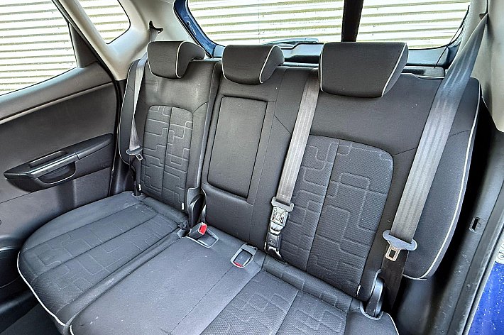 Kia Venga 1.4 CVVT Seven , CRUISE CONTROLE, NAVI, AIRCO, ACHTERUIT RIJCAMERA, HOOGZITTER, BOEKJES, 5 DEURS, RIJDT EN SCHAKELT GOED, LICHTE GEBRUIKERSSPOREN VERWACHTBAAR CONFORM LEEFTIJD AANWEZIG