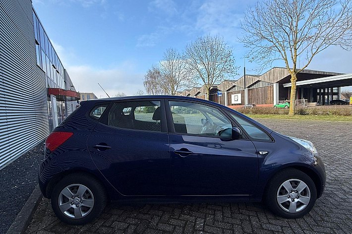 Kia Venga 1.4 CVVT Seven , CRUISE CONTROLE, NAVI, AIRCO, ACHTERUIT RIJCAMERA, HOOGZITTER, BOEKJES, 5 DEURS, RIJDT EN SCHAKELT GOED, LICHTE GEBRUIKERSSPOREN VERWACHTBAAR CONFORM LEEFTIJD AANWEZIG