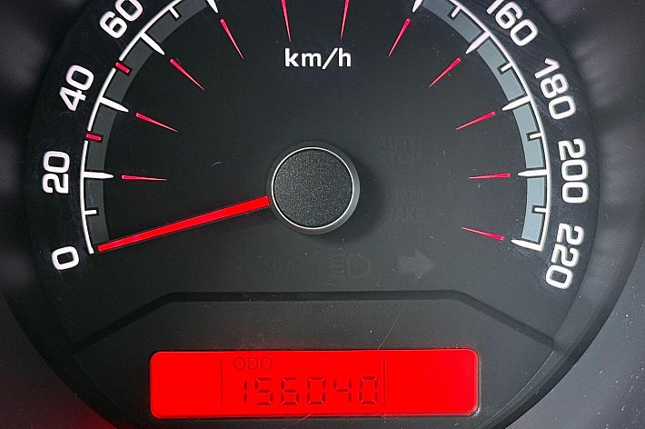 Kia Venga 1.4 CVVT Seven , CRUISE CONTROLE, NAVI, AIRCO, ACHTERUIT RIJCAMERA, HOOGZITTER, BOEKJES, 5 DEURS, RIJDT EN SCHAKELT GOED, LICHTE GEBRUIKERSSPOREN VERWACHTBAAR CONFORM LEEFTIJD AANWEZIG