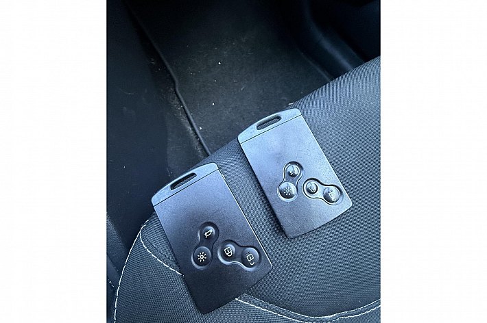 Renault Clio 0.9 TCe Eco2 Limited , AIRCO, CRUISE CONTROLE, 1e EIGENAAR, NAVI, LIMITED INTERIEUR, BOEKJES, GOED RIJDENDE EN ZEER ZUINIGE CLIO, SPORTVELGEN