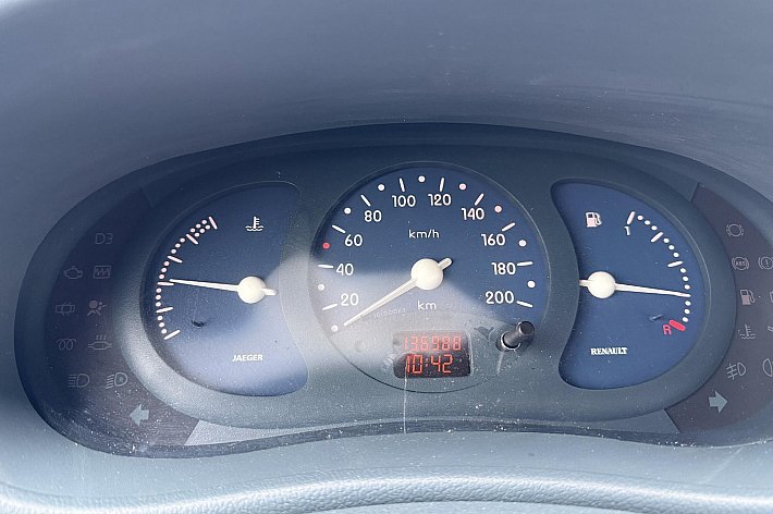 Renault Kangoo 1.2 RT , BENZINE UITVOERING, INRIJPLAAT, IDEAAL VOOR VERVOER SCOOTMOBIEL OF MOTOR, GEEN GORDELS ACHTER AANWEZIG DUS NIET MEER GESCHIKT VOOR ROLSTOEL VERVOER!