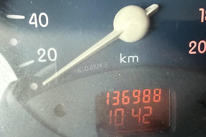 Renault Kangoo 1.2 RT , BENZINE UITVOERING, INRIJPLAAT, IDEAAL VOOR VERVOER SCOOTMOBIEL OF MOTOR, GEEN GORDELS ACHTER AANWEZIG DUS NIET MEER GESCHIKT VOOR ROLSTOEL VERVOER!