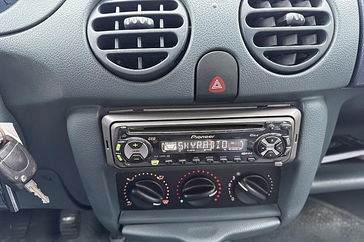 Renault Kangoo 1.2 RT , BENZINE UITVOERING, INRIJPLAAT, IDEAAL VOOR VERVOER SCOOTMOBIEL OF MOTOR, GEEN GORDELS ACHTER AANWEZIG DUS NIET MEER GESCHIKT VOOR ROLSTOEL VERVOER!