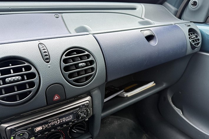 Renault Kangoo 1.2 RT , BENZINE UITVOERING, INRIJPLAAT, IDEAAL VOOR VERVOER SCOOTMOBIEL OF MOTOR, GEEN GORDELS ACHTER AANWEZIG DUS NIET MEER GESCHIKT VOOR ROLSTOEL VERVOER!