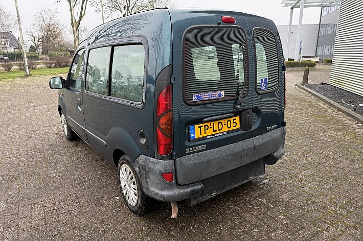 Renault Kangoo 1.2 RT , BENZINE UITVOERING, INRIJPLAAT, IDEAAL VOOR VERVOER SCOOTMOBIEL OF MOTOR, GEEN GORDELS ACHTER AANWEZIG DUS NIET MEER GESCHIKT VOOR ROLSTOEL VERVOER!