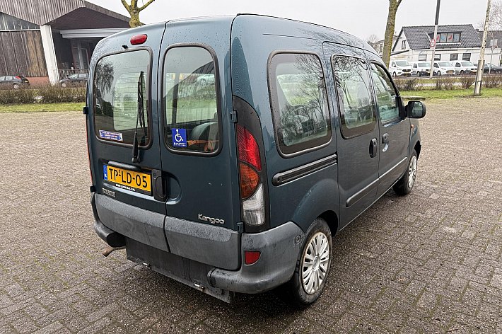 Renault Kangoo 1.2 RT , BENZINE UITVOERING, INRIJPLAAT, IDEAAL VOOR VERVOER SCOOTMOBIEL OF MOTOR, GEEN GORDELS ACHTER AANWEZIG DUS NIET MEER GESCHIKT VOOR ROLSTOEL VERVOER!