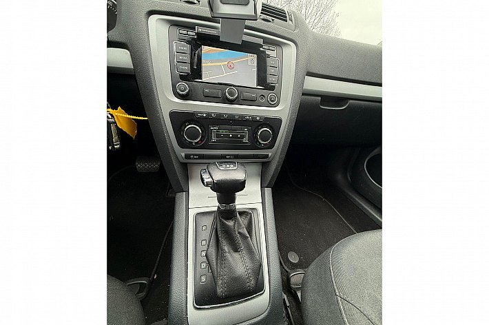 Škoda Octavia Combi 1.2 TSI Ambition Business Line , AUTOMAAT, CRUISE CONTROLE, NAVI, AIRCO, TREKHAAK, VOLLEDIG ONDERHOUDEN, BOEKJES AANWEZIG, LM-VELGEN, DUBBELE SLEUTELS, INRUIL MOGELIJK TEGEN HANDELSPRIJS