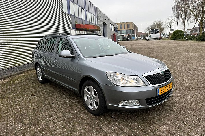 Škoda Octavia Combi 1.2 TSI Ambition Business Line , AUTOMAAT, CRUISE CONTROLE, NAVI, AIRCO, TREKHAAK, VOLLEDIG ONDERHOUDEN, BOEKJES AANWEZIG, LM-VELGEN, DUBBELE SLEUTELS, INRUIL MOGELIJK TEGEN HANDELSPRIJS