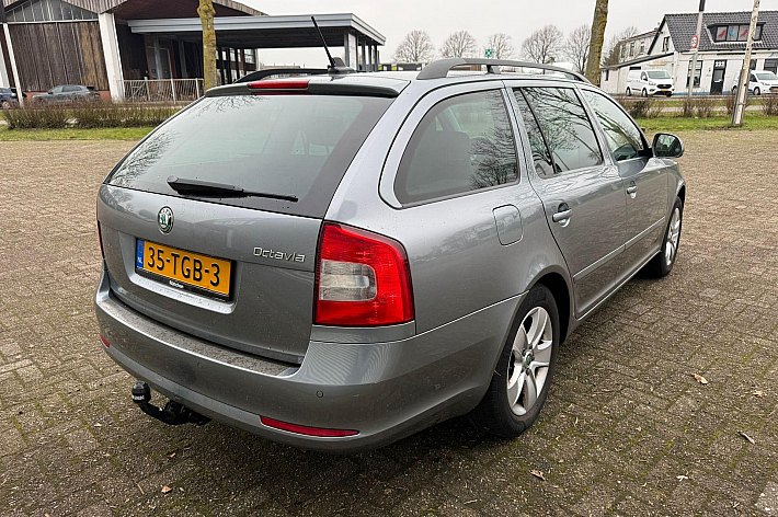 Škoda Octavia Combi 1.2 TSI Ambition Business Line , AUTOMAAT, CRUISE CONTROLE, NAVI, AIRCO, TREKHAAK, VOLLEDIG ONDERHOUDEN, BOEKJES AANWEZIG, LM-VELGEN, DUBBELE SLEUTELS, INRUIL MOGELIJK TEGEN HANDELSPRIJS