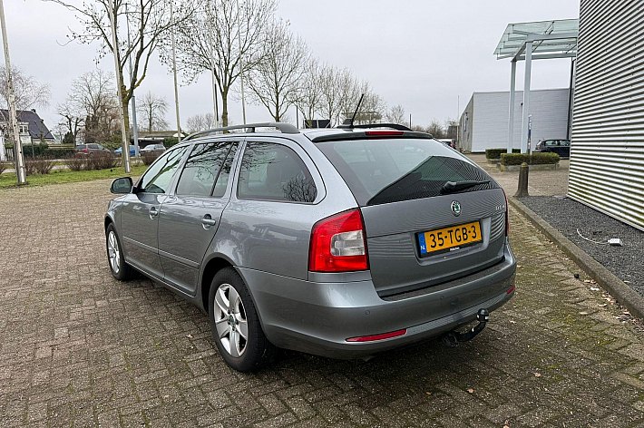 Škoda Octavia Combi 1.2 TSI Ambition Business Line , AUTOMAAT, CRUISE CONTROLE, NAVI, AIRCO, TREKHAAK, VOLLEDIG ONDERHOUDEN, BOEKJES AANWEZIG, LM-VELGEN, DUBBELE SLEUTELS, INRUIL MOGELIJK TEGEN HANDELSPRIJS