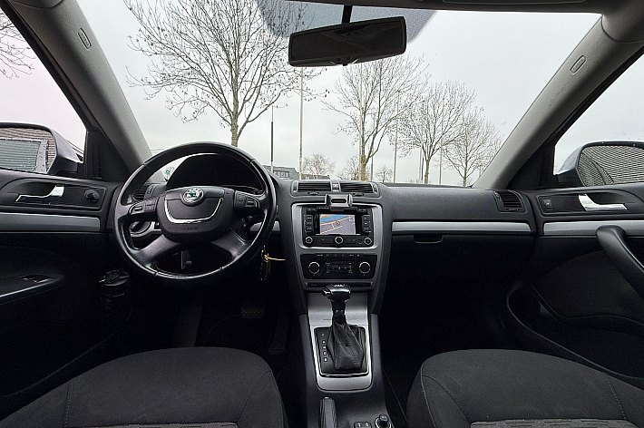 Škoda Octavia Combi 1.2 TSI Ambition Business Line , AUTOMAAT, CRUISE CONTROLE, NAVI, AIRCO, TREKHAAK, VOLLEDIG ONDERHOUDEN, BOEKJES AANWEZIG, LM-VELGEN, DUBBELE SLEUTELS, INRUIL MOGELIJK TEGEN HANDELSPRIJS