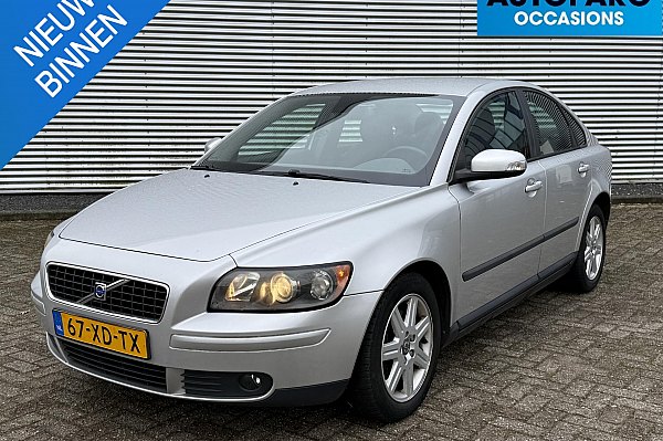 Volvo S40 2.4 Edition I , AUTOMAAT, AIRCO, CRUISE CONTROLE, TREKHAAK, DISTRIBUTIE KAN NOG 50.000 MEE, SUPER ONDERHOUDEN EN ALLES NETJES IN DE BOEKJES, RIJDT EN SCHAKELT ZEER GOED, VOORBANDEN WORDEN WAT MINDER, VERDER LEUKE VOLVO MET DE ONVERWOESTBARE 5 CILINDER MOT