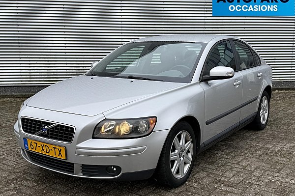 Volvo S40 2.4 Edition I , AUTOMAAT, AIRCO, CRUISE CONTROLE, TREKHAAK, DISTRIBUTIE KAN NOG 50.000 MEE, SUPER ONDERHOUDEN EN ALLES NETJES IN DE BOEKJES, RIJDT EN SCHAKELT ZEER GOED, VOORBANDEN WORDEN WAT MINDER, VERDER LEUKE VOLVO MET DE ONVERWOESTBARE 5 CILINDER MOT