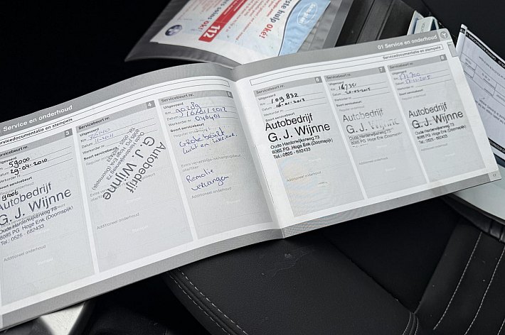 Volvo S40 2.4 Edition I , AUTOMAAT, AIRCO, CRUISE CONTROLE, TREKHAAK, DISTRIBUTIE KAN NOG 50.000 MEE, SUPER ONDERHOUDEN EN ALLES NETJES IN DE BOEKJES, RIJDT EN SCHAKELT ZEER GOED, VOORBANDEN WORDEN WAT MINDER, VERDER LEUKE VOLVO MET DE ONVERWOESTBARE 5 CILINDER MOT