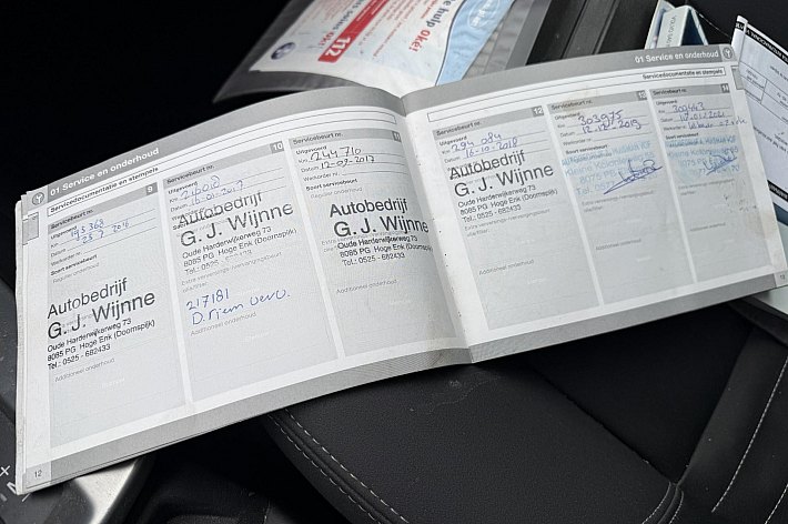 Volvo S40 2.4 Edition I , AUTOMAAT, AIRCO, CRUISE CONTROLE, TREKHAAK, DISTRIBUTIE KAN NOG 50.000 MEE, SUPER ONDERHOUDEN EN ALLES NETJES IN DE BOEKJES, RIJDT EN SCHAKELT ZEER GOED, VOORBANDEN WORDEN WAT MINDER, VERDER LEUKE VOLVO MET DE ONVERWOESTBARE 5 CILINDER MOT