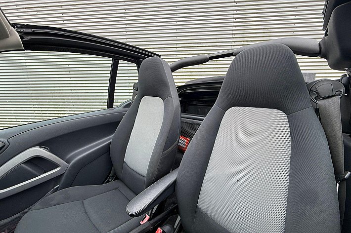 Smart Fortwo cabrio 1.0 mhd Pure AIRCO, ELECTR DAK, AUTOMAAT, GROTE NAVI / CARPLAY, ELECTRISCHE RAMEN, SPORTVELGEN, 85.166 KM, NAP