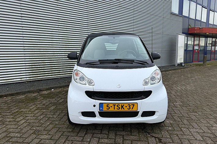 Smart Fortwo cabrio 1.0 mhd Pure AIRCO, ELECTR DAK, AUTOMAAT, GROTE NAVI / CARPLAY, ELECTRISCHE RAMEN, SPORTVELGEN, 85.166 KM, NAP
