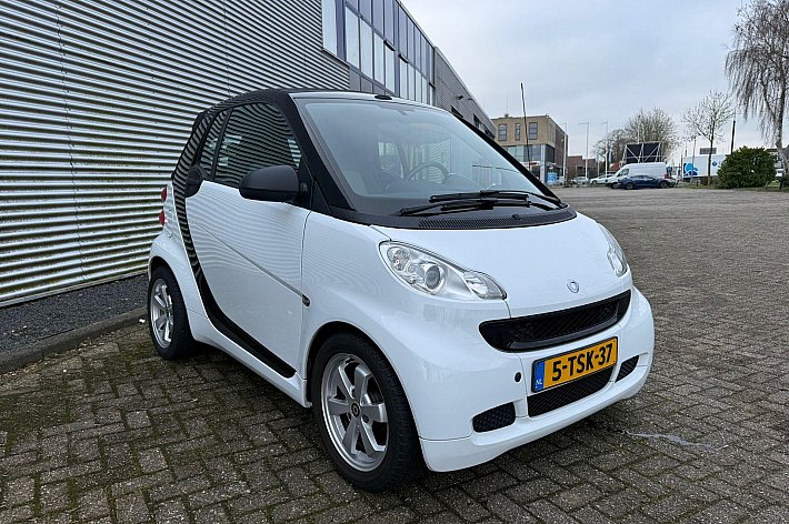 Smart Fortwo cabrio 1.0 mhd Pure AIRCO, ELECTR DAK, AUTOMAAT, GROTE NAVI / CARPLAY, ELECTRISCHE RAMEN, SPORTVELGEN, 85.166 KM, NAP