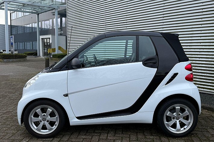 Smart Fortwo cabrio 1.0 mhd Pure AIRCO, ELECTR DAK, AUTOMAAT, GROTE NAVI / CARPLAY, ELECTRISCHE RAMEN, SPORTVELGEN, 85.166 KM, NAP