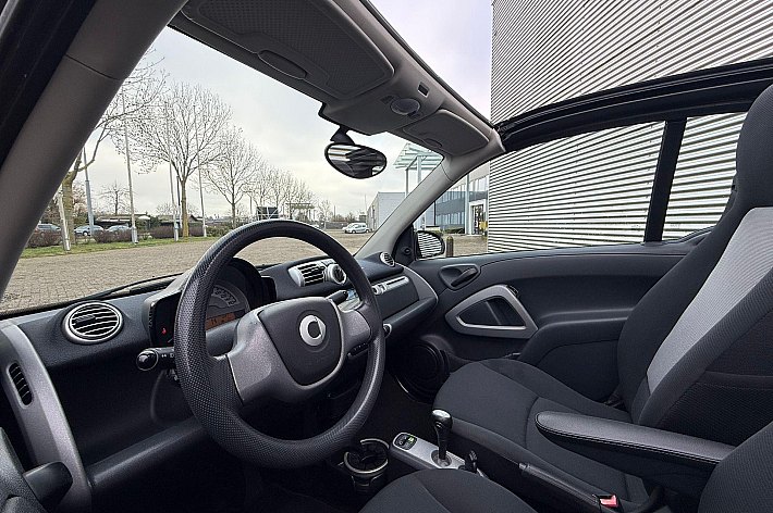 Smart Fortwo cabrio 1.0 mhd Pure AIRCO, ELECTR DAK, AUTOMAAT, GROTE NAVI / CARPLAY, ELECTRISCHE RAMEN, SPORTVELGEN, 85.166 KM, NAP