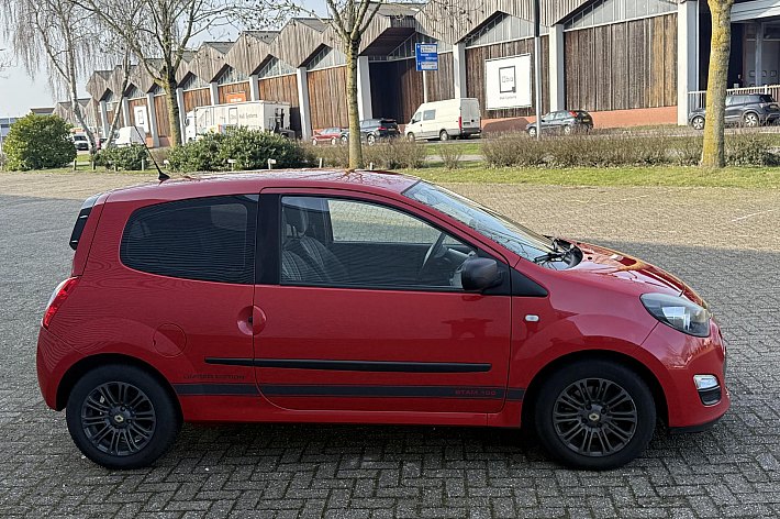 Renault Twingo 1.2 16V Limited Edition , AIRCO, BLUETOOTH, NR 11 van 100, PDC ACHTER, STUURBEKRACHTIGING, VOLLEDIG ONDERHOUDEN, BOEKJES, LEUKE SPORTIEVE EN TOCH ZUINGE UITVOERING