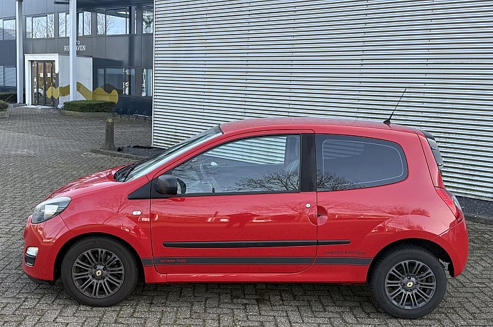 Renault Twingo 1.2 16V Limited Edition , AIRCO, BLUETOOTH, NR 11 van 100, PDC ACHTER, STUURBEKRACHTIGING, VOLLEDIG ONDERHOUDEN, BOEKJES, LEUKE SPORTIEVE EN TOCH ZUINGE UITVOERING