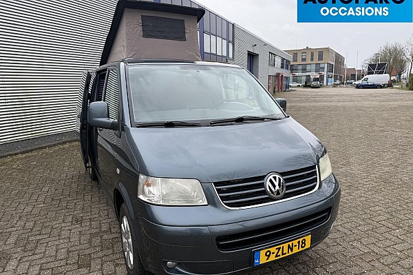 Volkswagen  Transporter tdi 96 kw aut ,STERKE 5 CILINDER, CAMPER, AUTOMAAT, KOELKAST, CRUISE CONTROLE, NAVI, HEFDAK, TREKHAAK, 2 SLAAPPLAATSEN, GASFORNUIS/SPOELBAKJE, WATERTANK, USB OPLAADPUNTEN, DRAAISTOELEN VOOR, ETC, ETC, RIJDT EN SCHAKELT PREFECT, GOED ONDERHOUDE