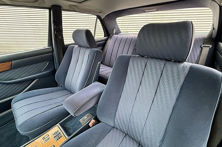 Mercedes-Benz 200-500 (W126) 300SE DEZE MOOIE 300SE IS VOORZIEN VAN O.A. AUTOMAAT, AIRCO, WEGENBELASTINGVRIJ, INTERIEUR EN EXTERIEUR ZEER NETJES.